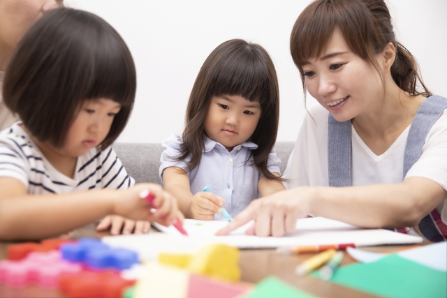 子どもが好き 子どもに関わる仕事10選と必要資格を紹介 保育士 幼稚園教諭 ベビーシッターの求人専門サービス ずっと保育士