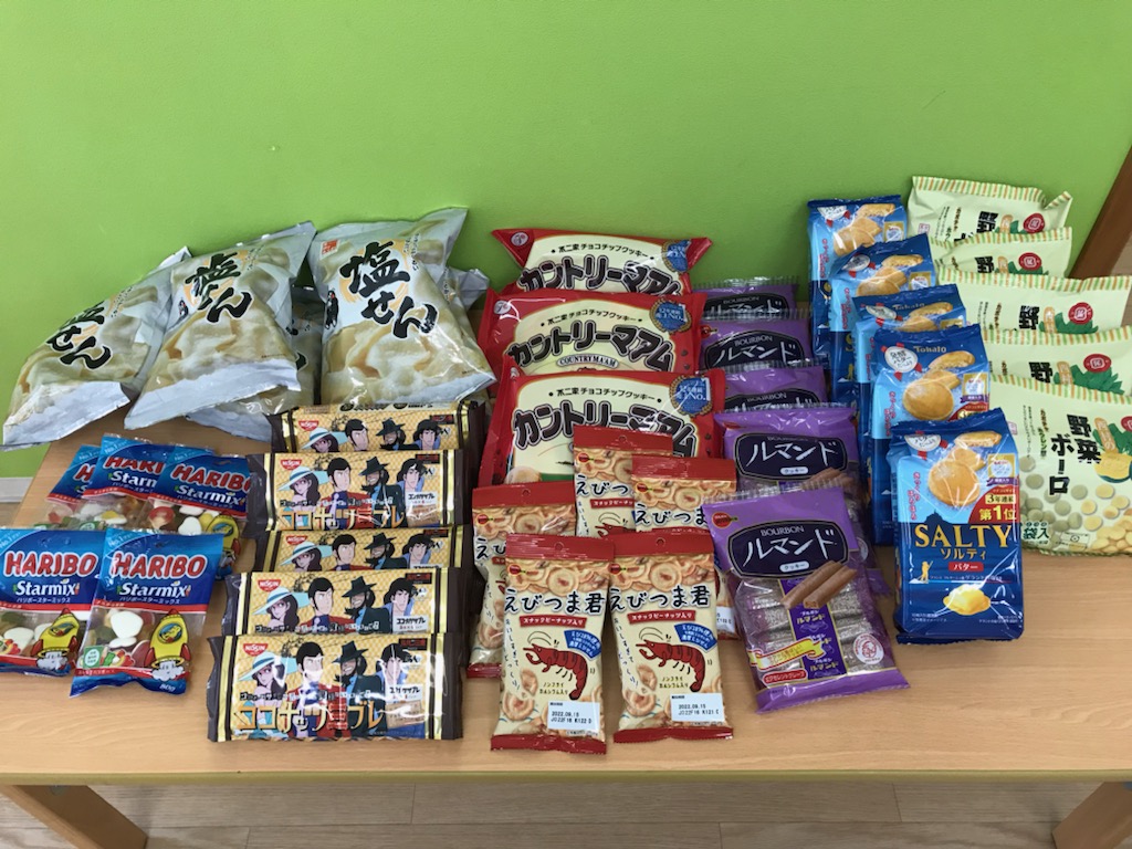 <SUKUERUで届いたおかし>