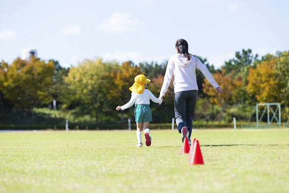 動きやすさが一番 保育士のジャージ選びのコツ 保育士 幼稚園教諭 ベビーシッターの求人専門サービス ずっと保育士 動きやすさが一番 保育士のジャージ選びのコツ 保育士 幼稚園教諭 ベビーシッターの求人専門サービス ずっと保育士