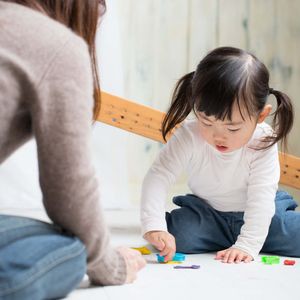 家庭に代わって子どもの保育にあたる