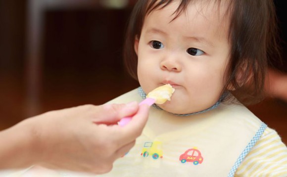 保育園で離乳食を食べない子への食べさせ方