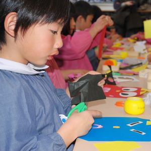 子どもたちの作品を飾ろう